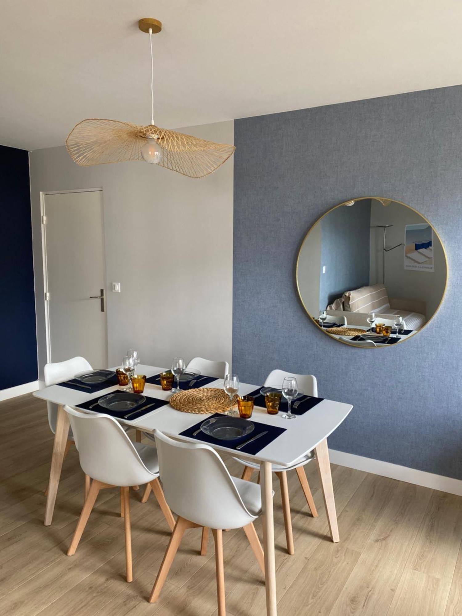 Appartement 65M2 Avec Balcon Vues Partielles Mer A 150M De La Plage Et Centre, Wifi Et Parking Prive บลอนวิลล์-ซัวร์-แมร์ ภายนอก รูปภาพ