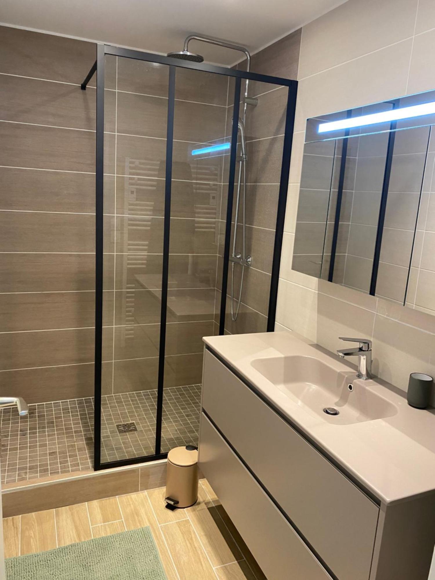 Appartement 65M2 Avec Balcon Vues Partielles Mer A 150M De La Plage Et Centre, Wifi Et Parking Prive บลอนวิลล์-ซัวร์-แมร์ ภายนอก รูปภาพ